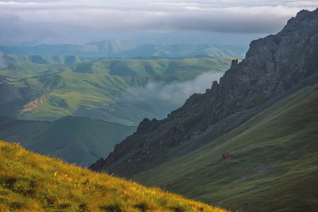 Vue panoramique sur les montagnes et la nature albanaise